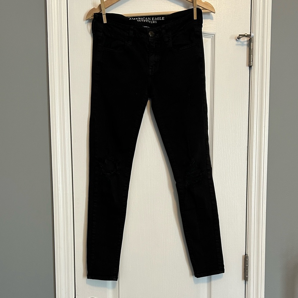 American Eagle Outfitters Women's Black distressed Jeggins
